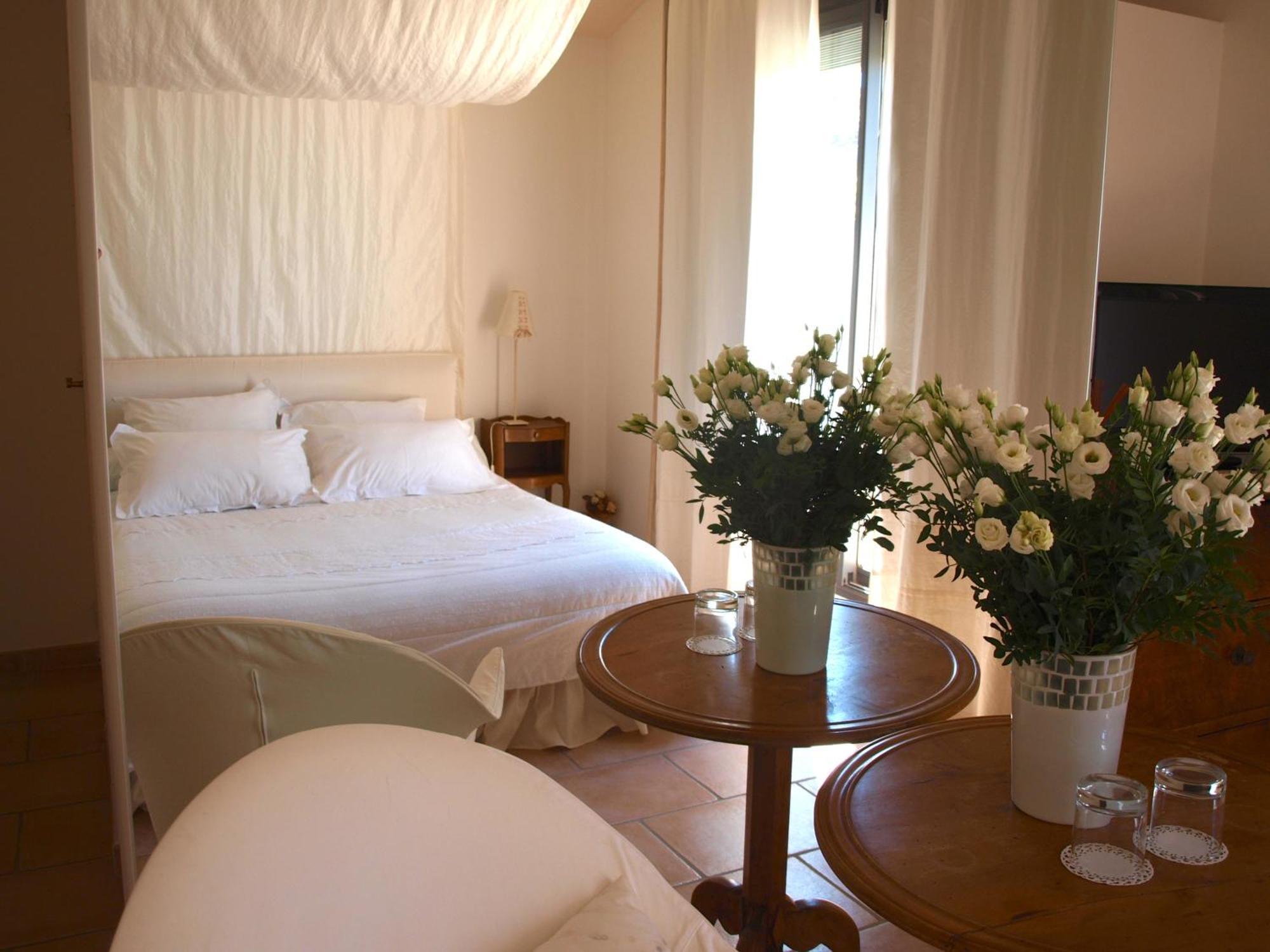 류넬 Le Relais D'Angelique B&B 객실 사진